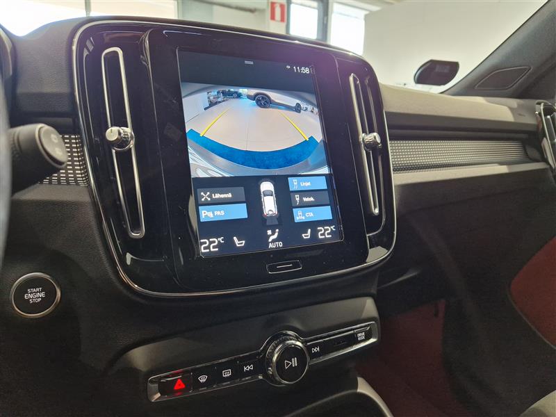 VOLVO XC40 2021