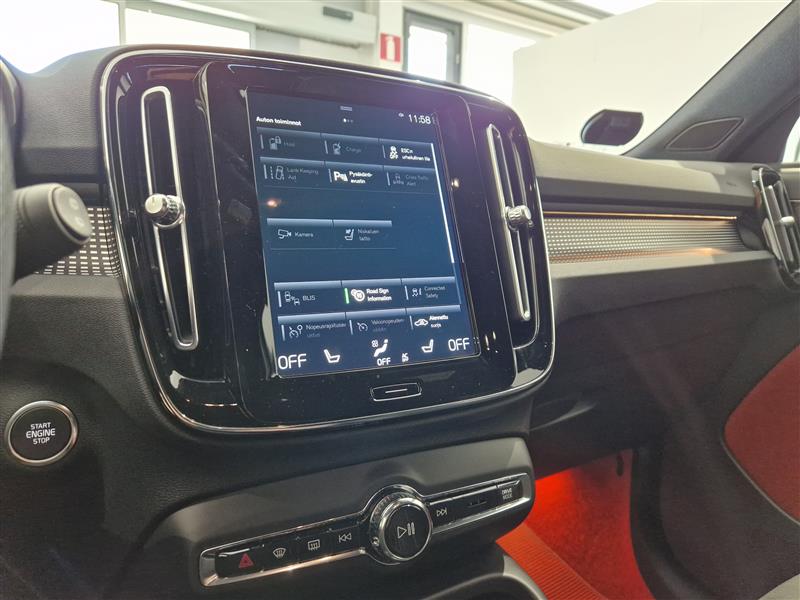 VOLVO XC40 2021