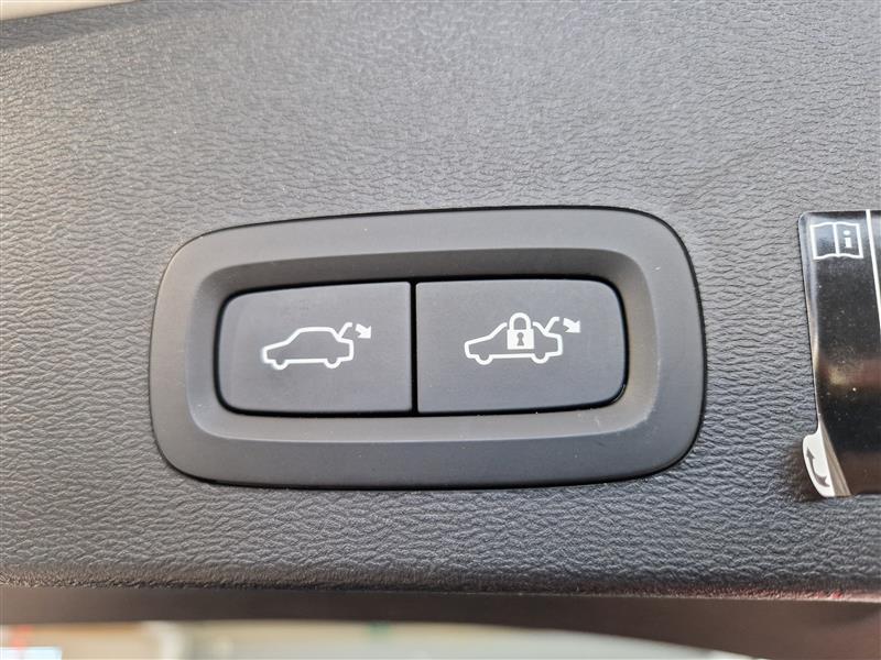 VOLVO XC40 2021