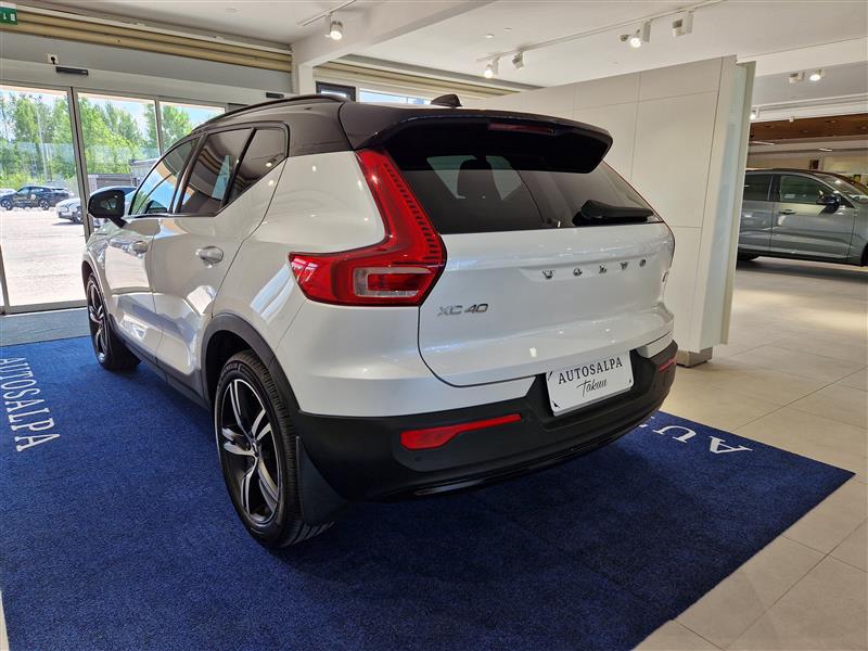 VOLVO XC40 2021