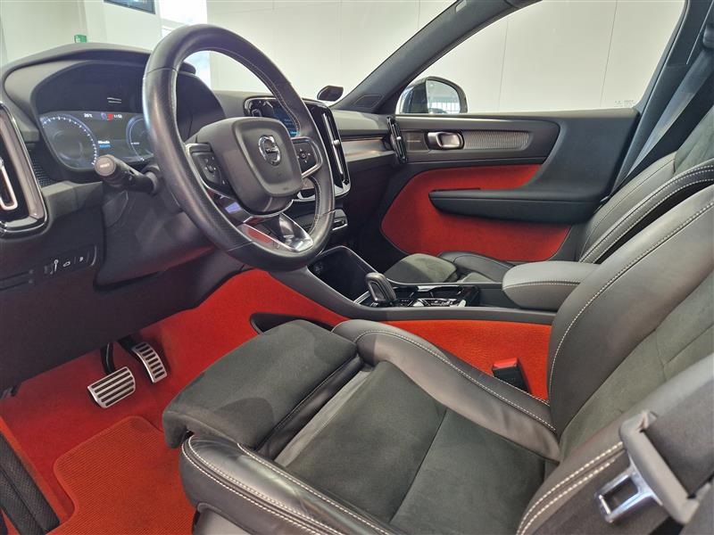 VOLVO XC40 2021