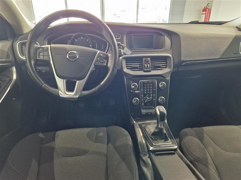 VOLVO V40 2017