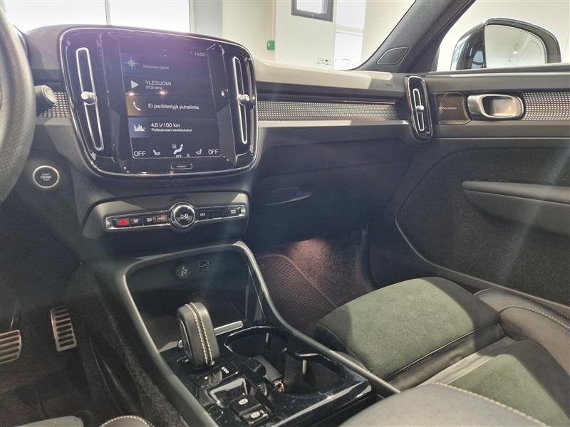 VOLVO XC40 2021
