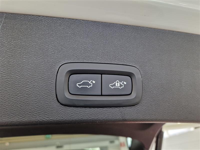 VOLVO XC40 2021