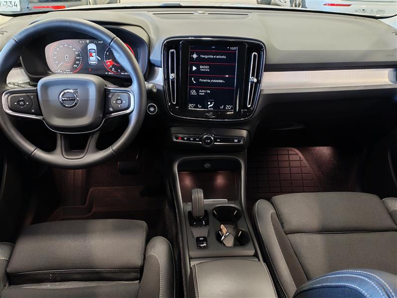 VOLVO XC40 2020