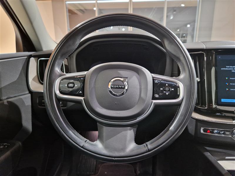 VOLVO XC60 2022