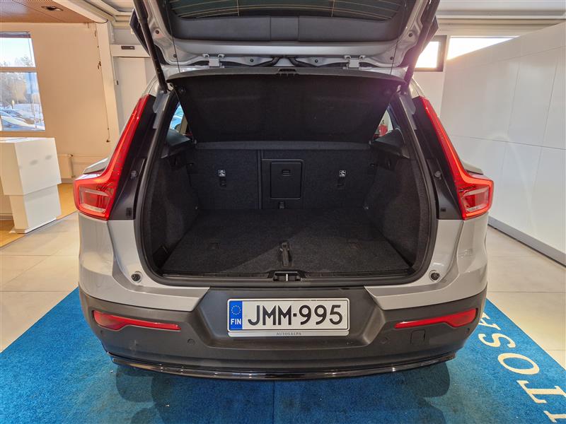 VOLVO XC40 2023