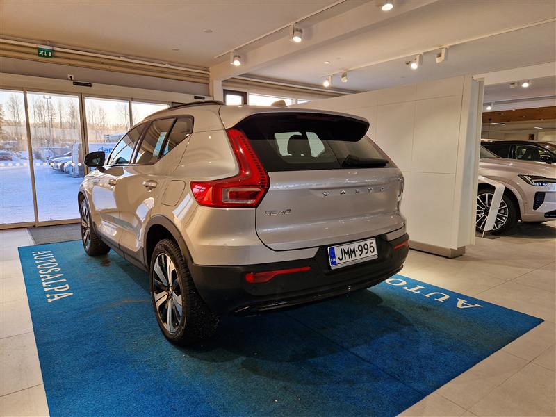 VOLVO XC40 2023