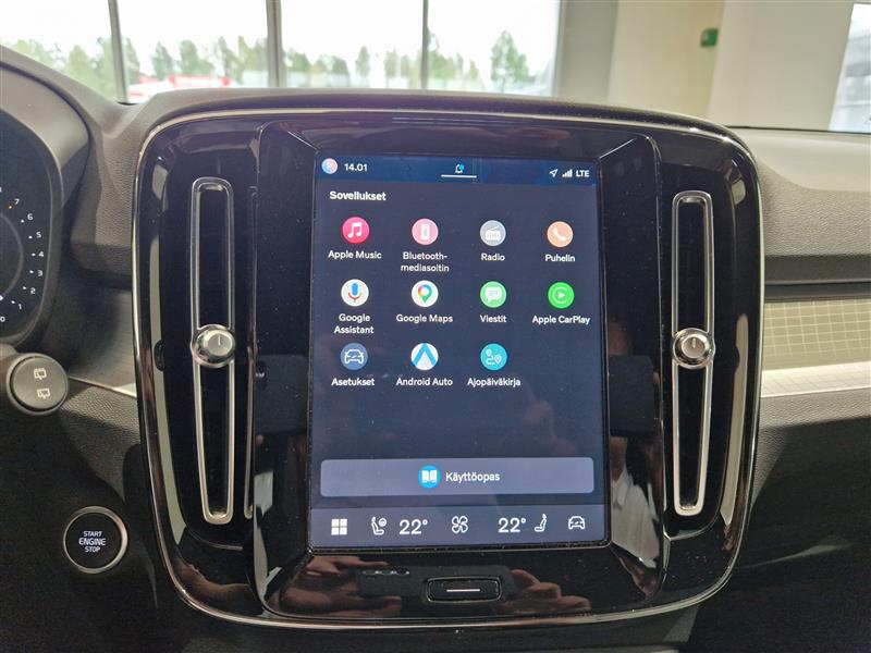VOLVO XC40 2023