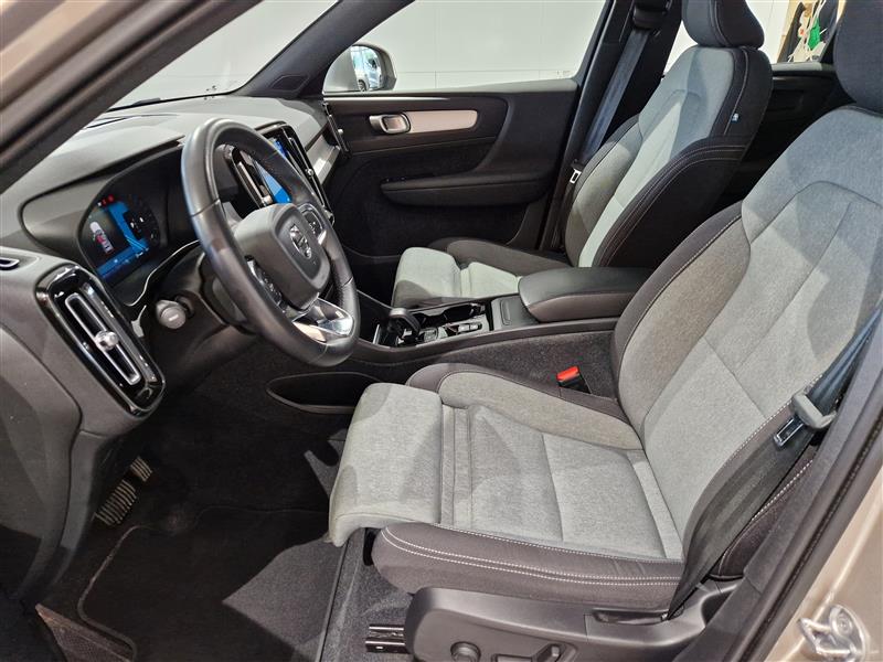 VOLVO XC40 2023