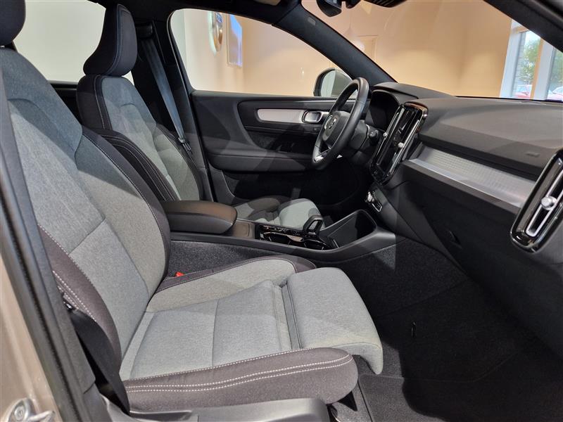 VOLVO XC40 2023