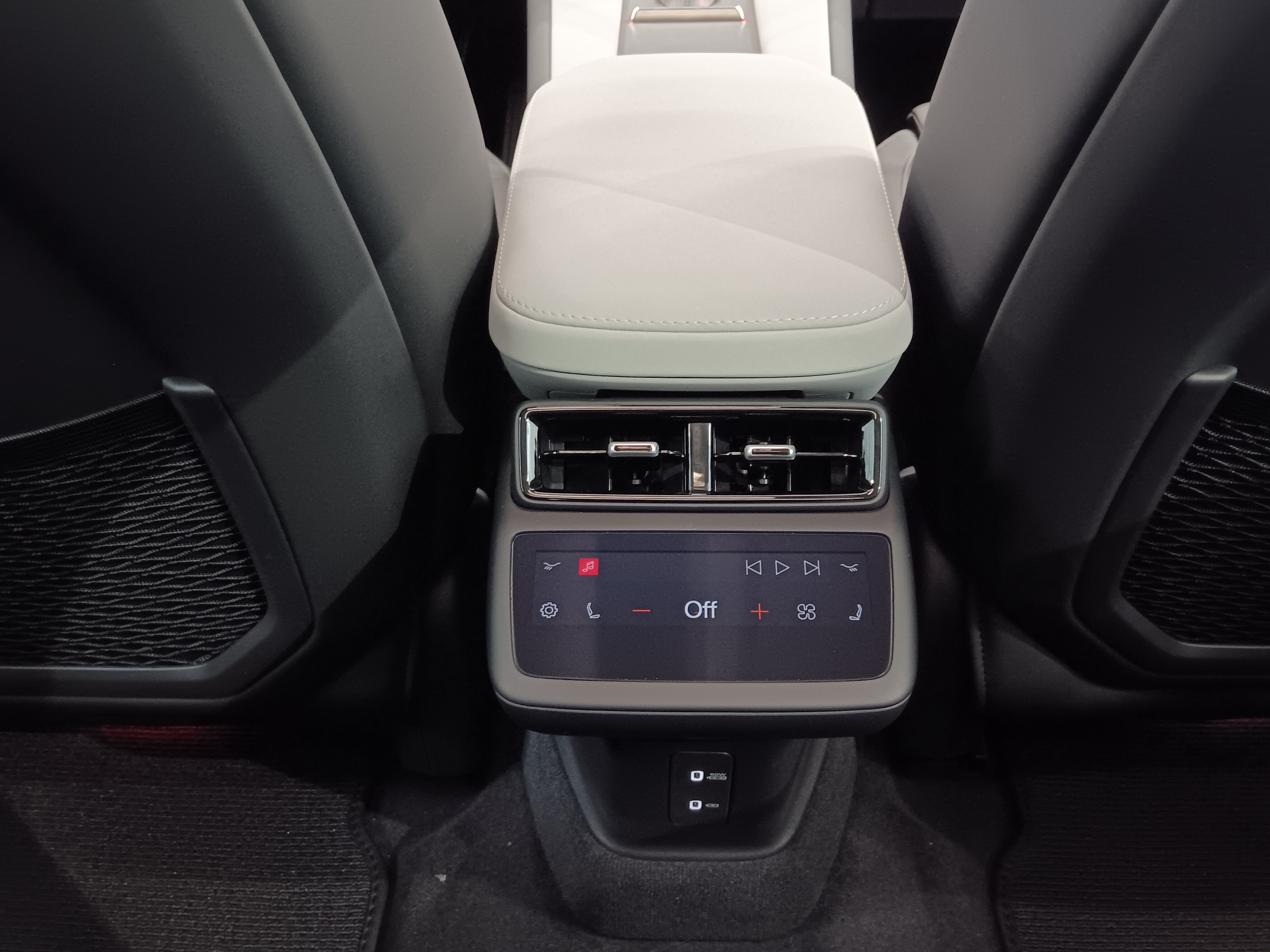 POLESTAR 4 2026