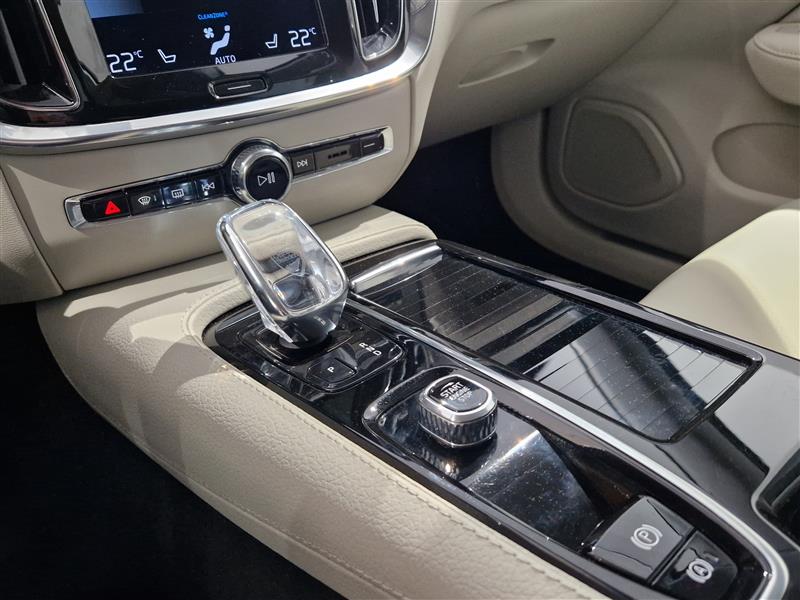 VOLVO V60 2022