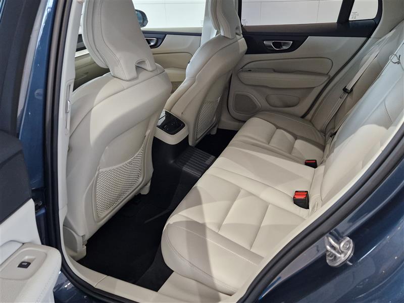 VOLVO V60 2022