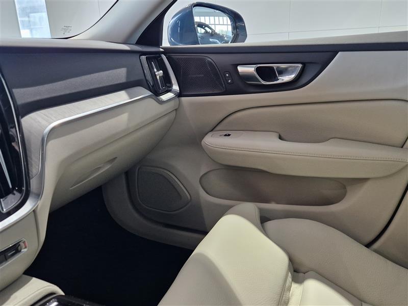 VOLVO V60 2022