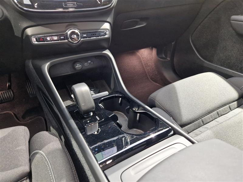 VOLVO C40 2024