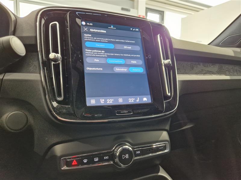 VOLVO C40 2024