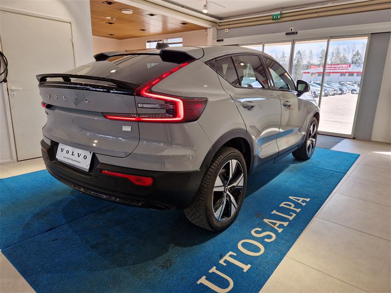 VOLVO C40 2024