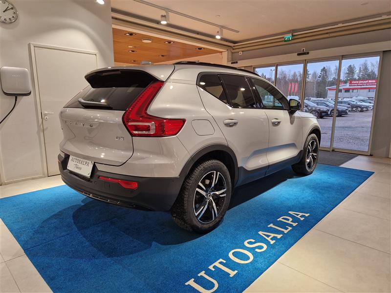 VOLVO XC40 2025