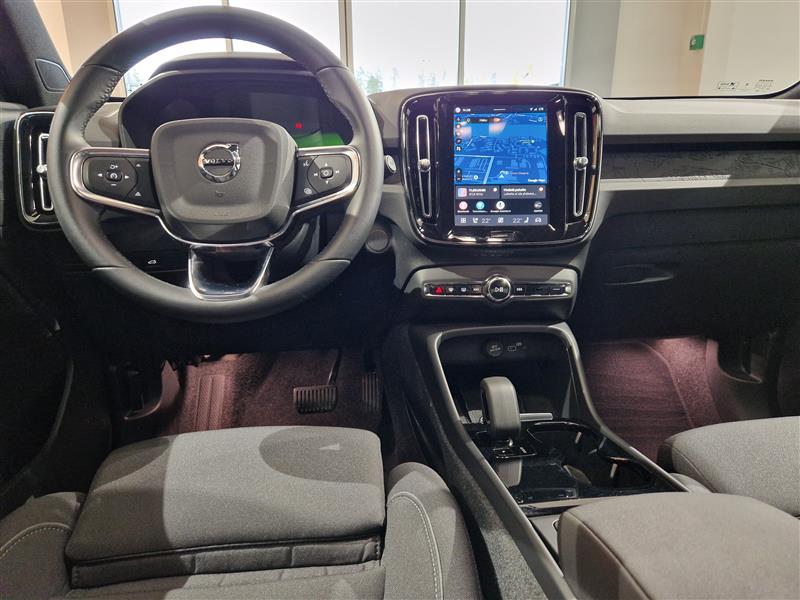 VOLVO XC40 2024