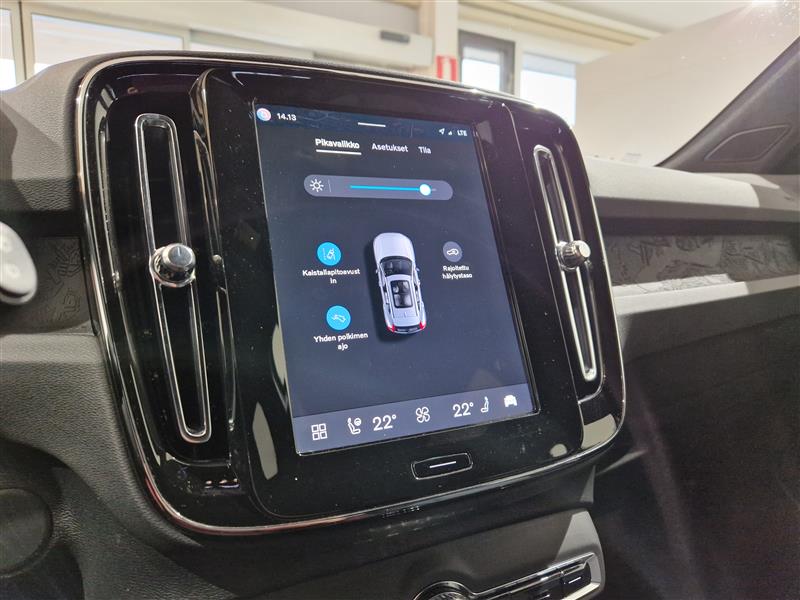 VOLVO XC40 2024