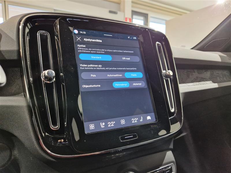 VOLVO XC40 2024