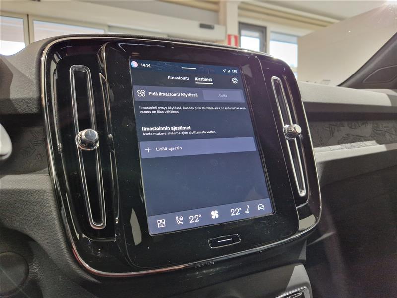 VOLVO XC40 2024