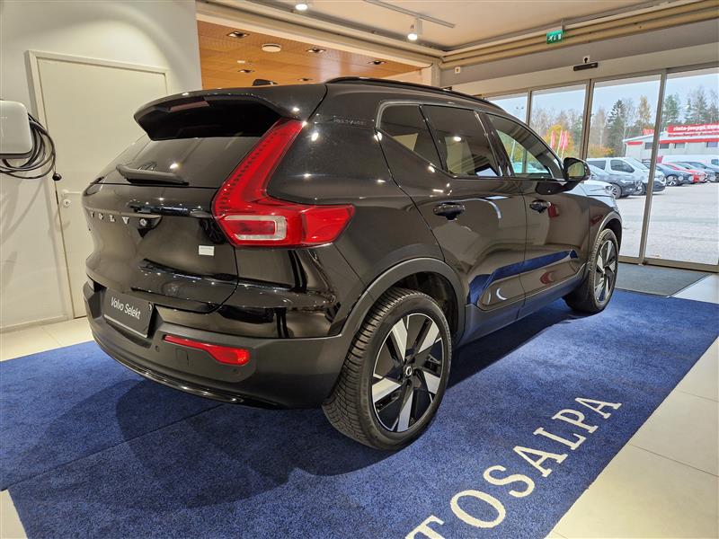 VOLVO XC40 2024