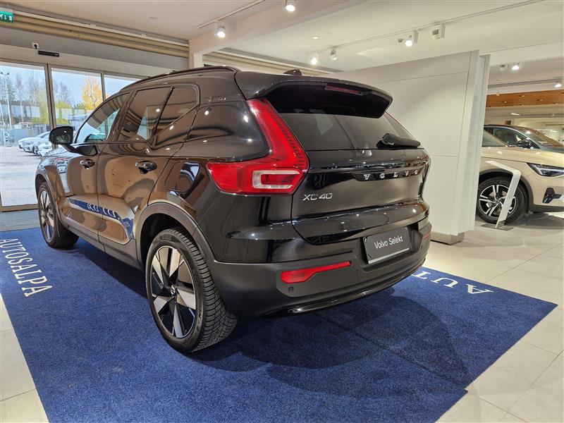 VOLVO XC40 2024