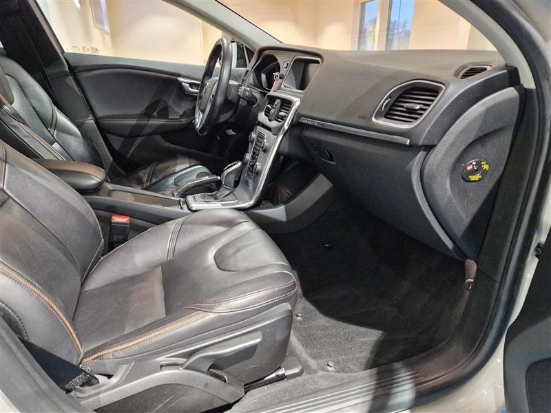 VOLVO V40 Cross Country 2017