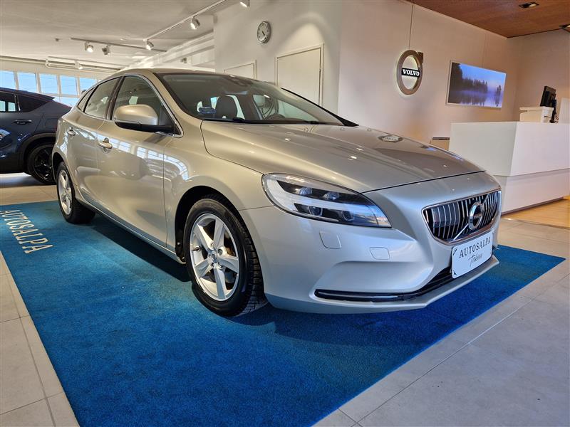 VOLVO V40 2018