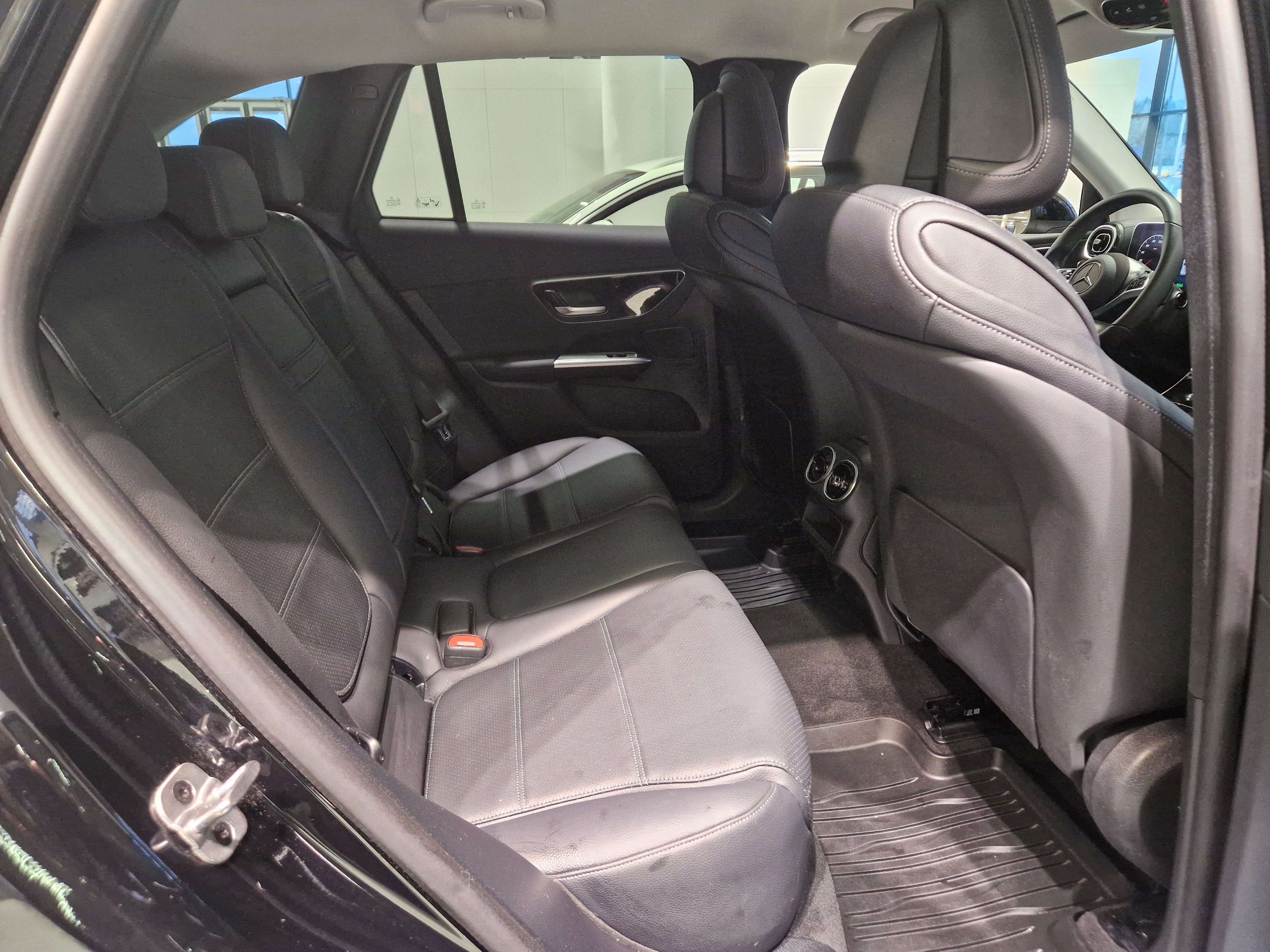 MERCEDES-BENZ GLC 2023