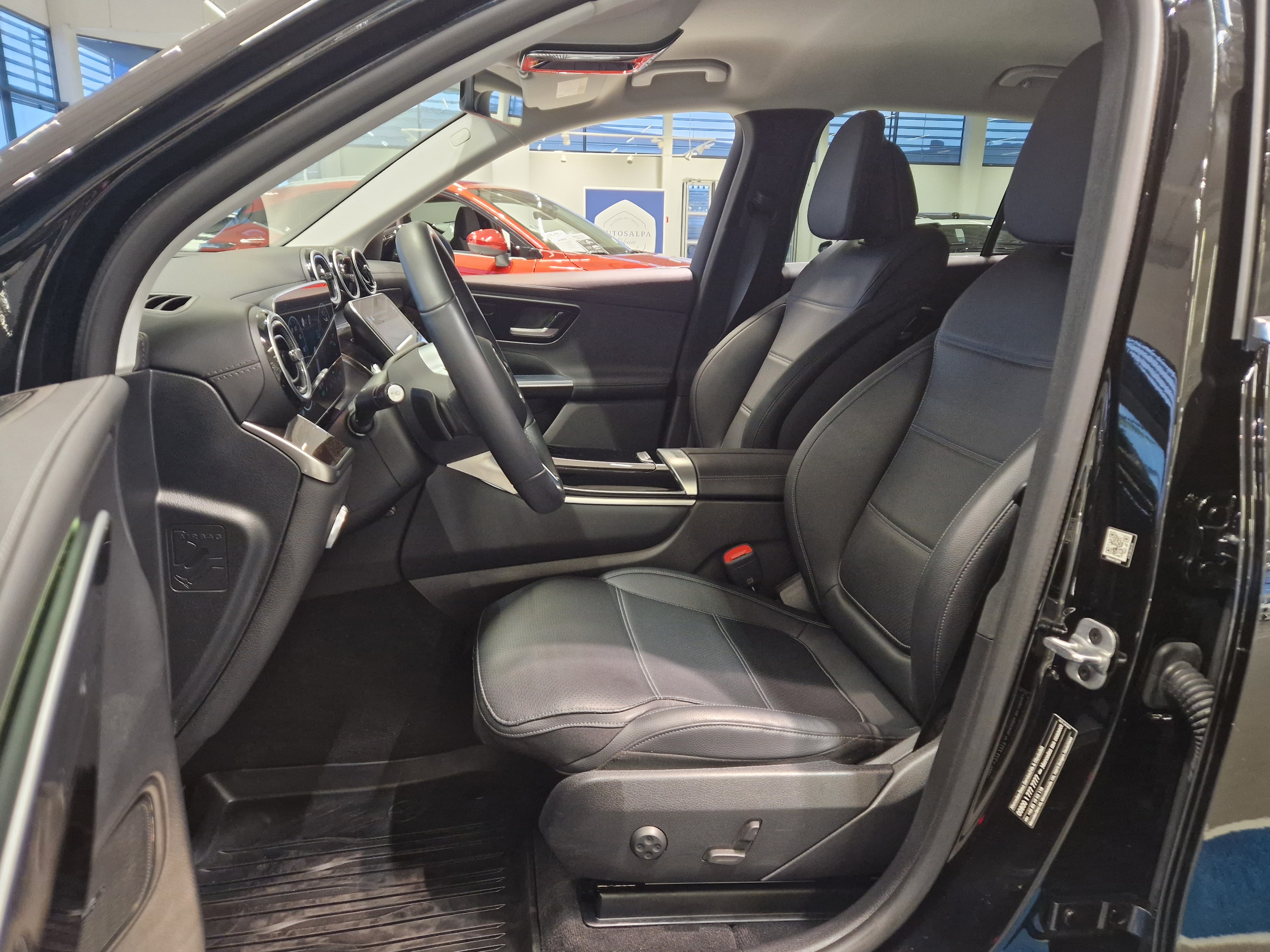 MERCEDES-BENZ GLC 2023