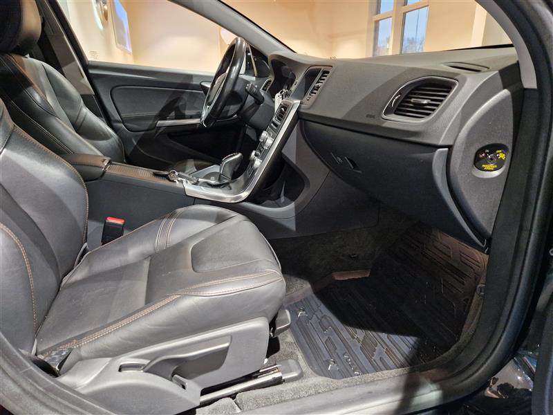 VOLVO V60 Cross Country 2016