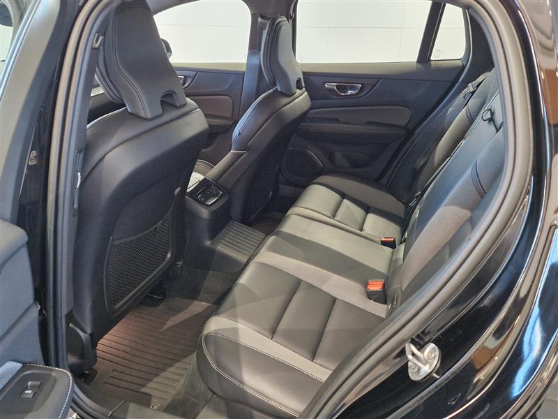 VOLVO V60 2023