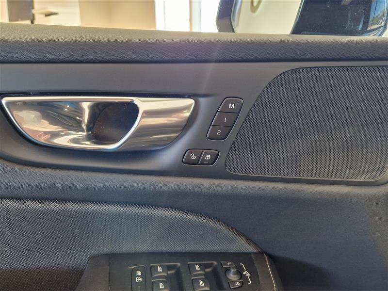 VOLVO V60 2023