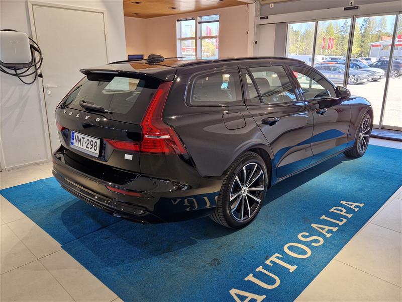 VOLVO V60 2023