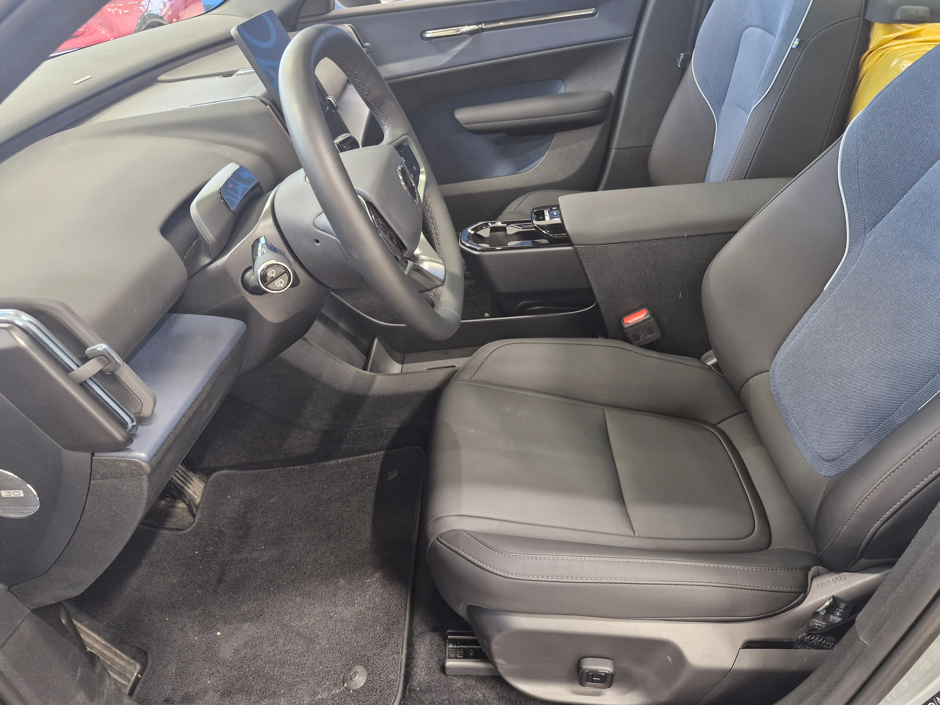 VOLVO EX30 2025