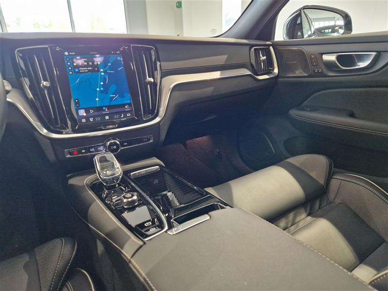 VOLVO V60 2024