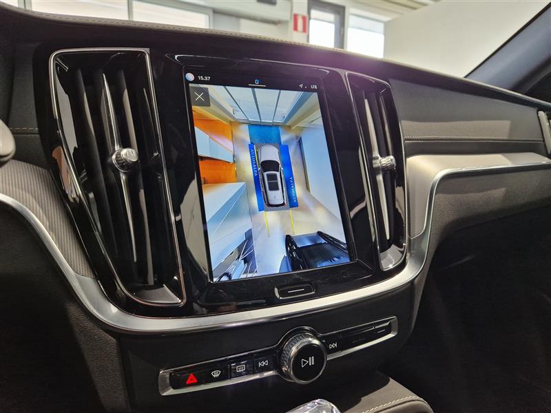 VOLVO V60 2024