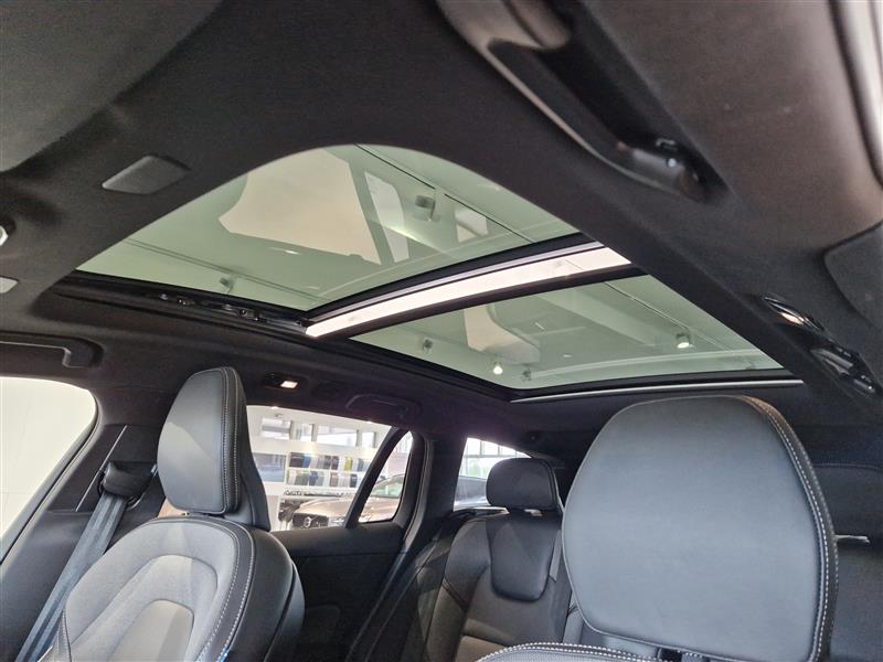 VOLVO V60 2024
