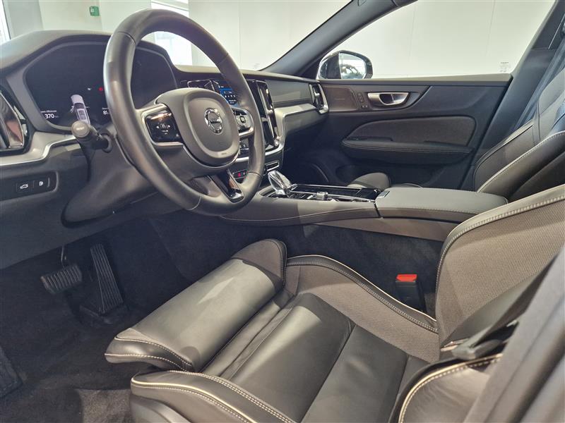 VOLVO V60 2024
