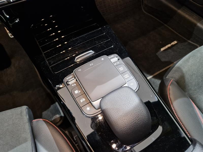 MERCEDES-BENZ A 2022