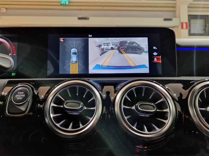 MERCEDES-BENZ A 2022