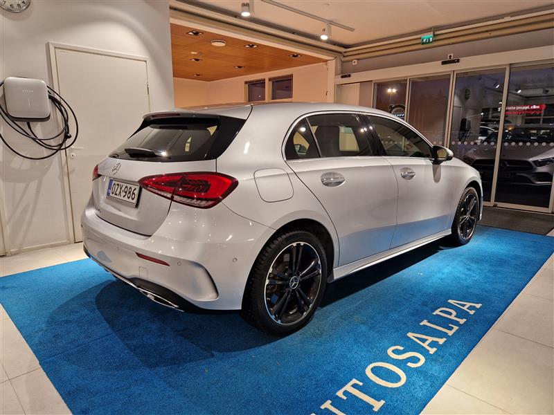 MERCEDES-BENZ A 2022