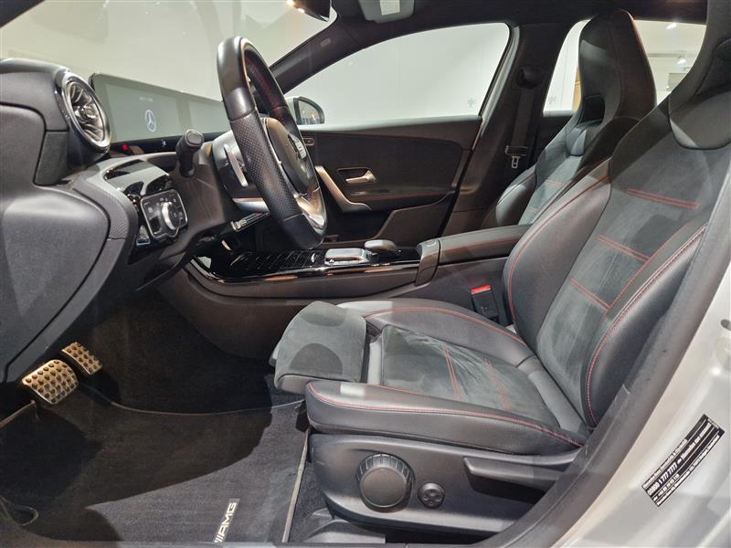 MERCEDES-BENZ A 2022