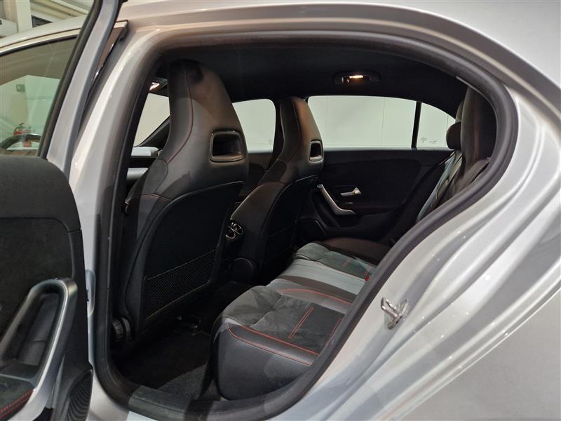 MERCEDES-BENZ A 2022