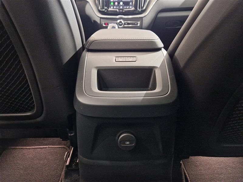 VOLVO XC60 2025