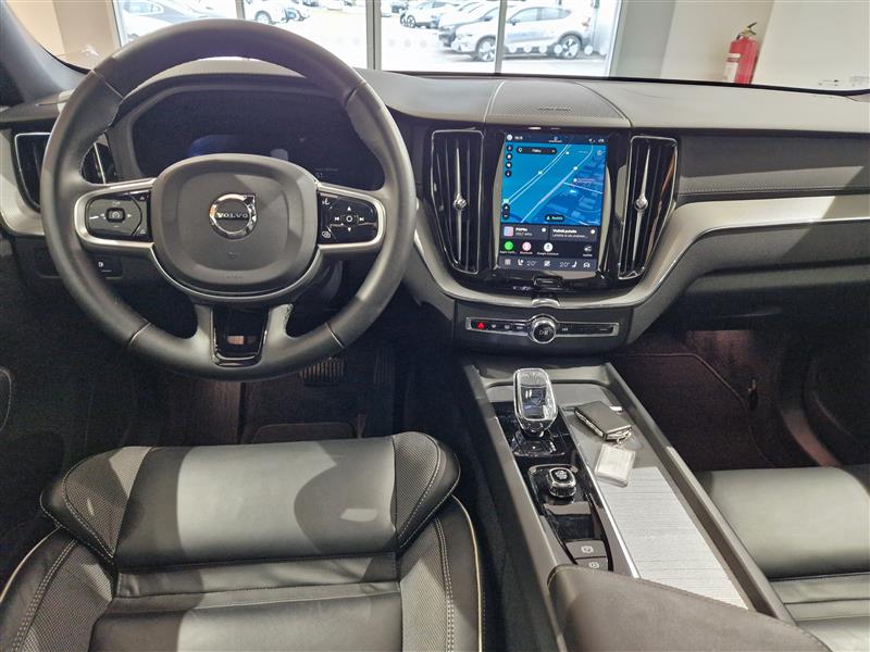 VOLVO XC60 2025
