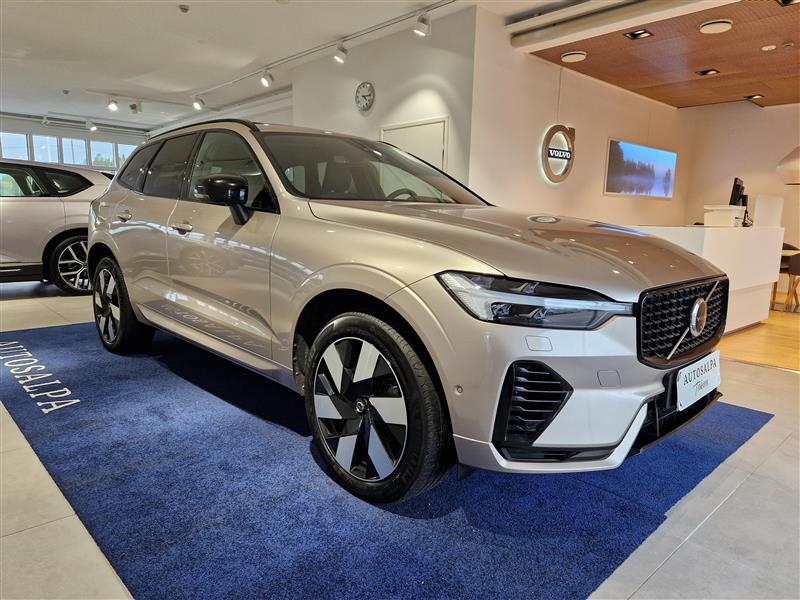 VOLVO XC60 2025